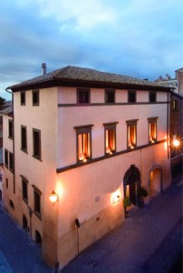 Palazzo Hotel Piccolomini - La facciata